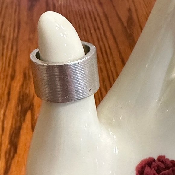 Gucci Sterling Silver 925 Banded Logo Ring - Picture 4 of 6